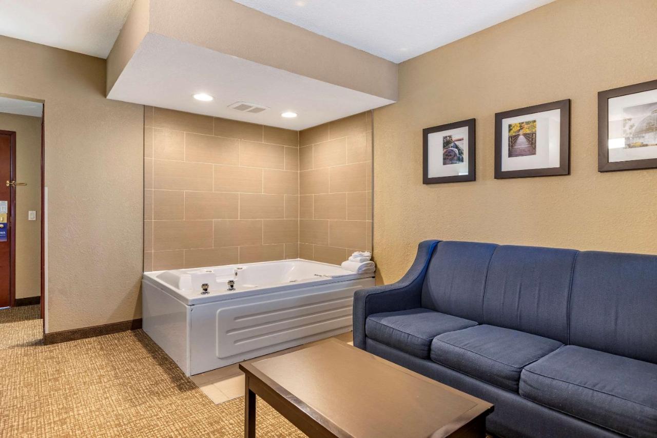 King Suite with Spa Bath - Non-Smoking