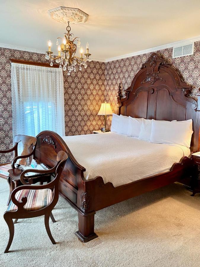 Deluxe Queen Room (Wedgewood)